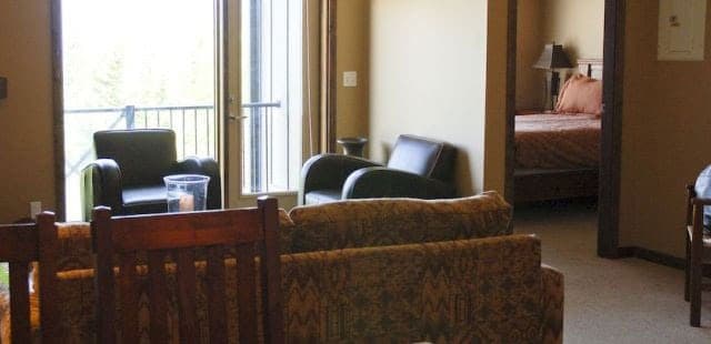 Glacier Mountaineer Lodge