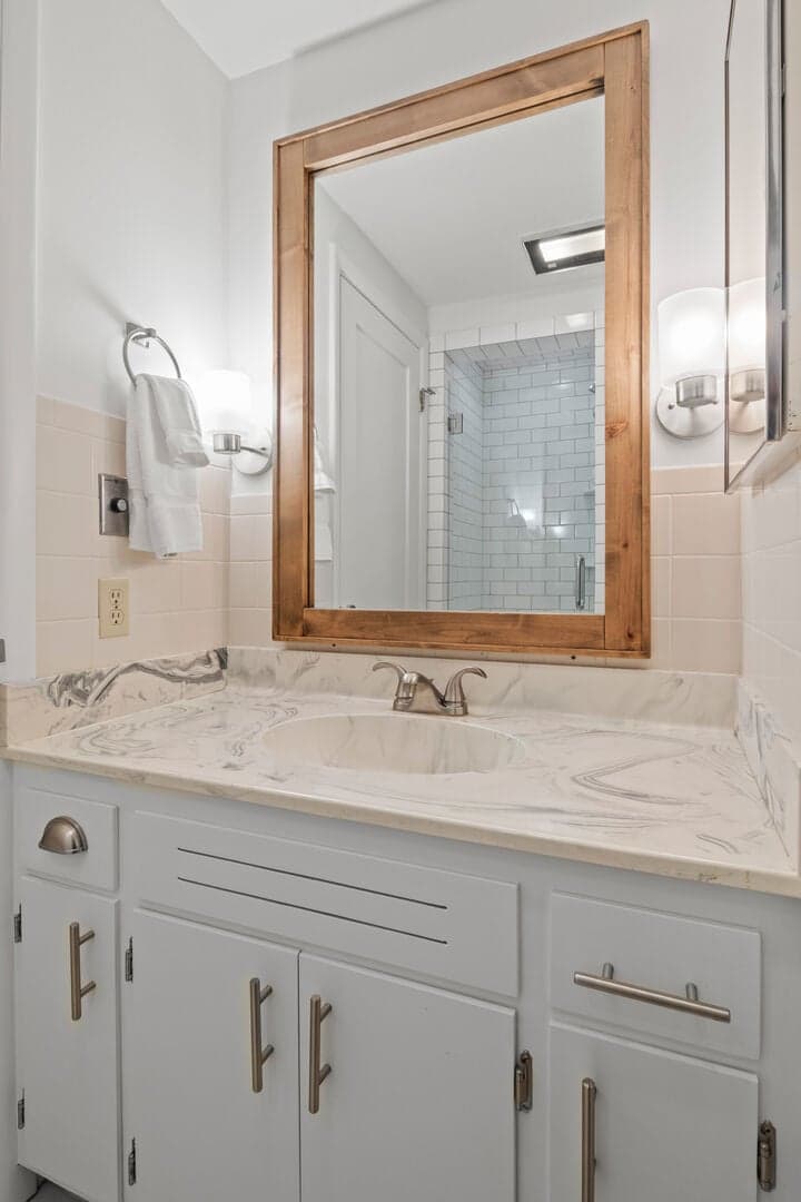 Upper Level Bath w/ Shower and Sauna