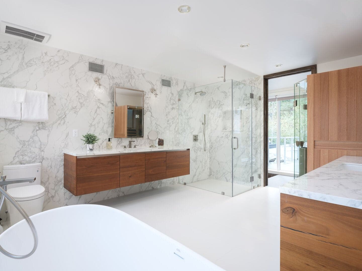 Downstairs King Ensuite With Sauna & Tub