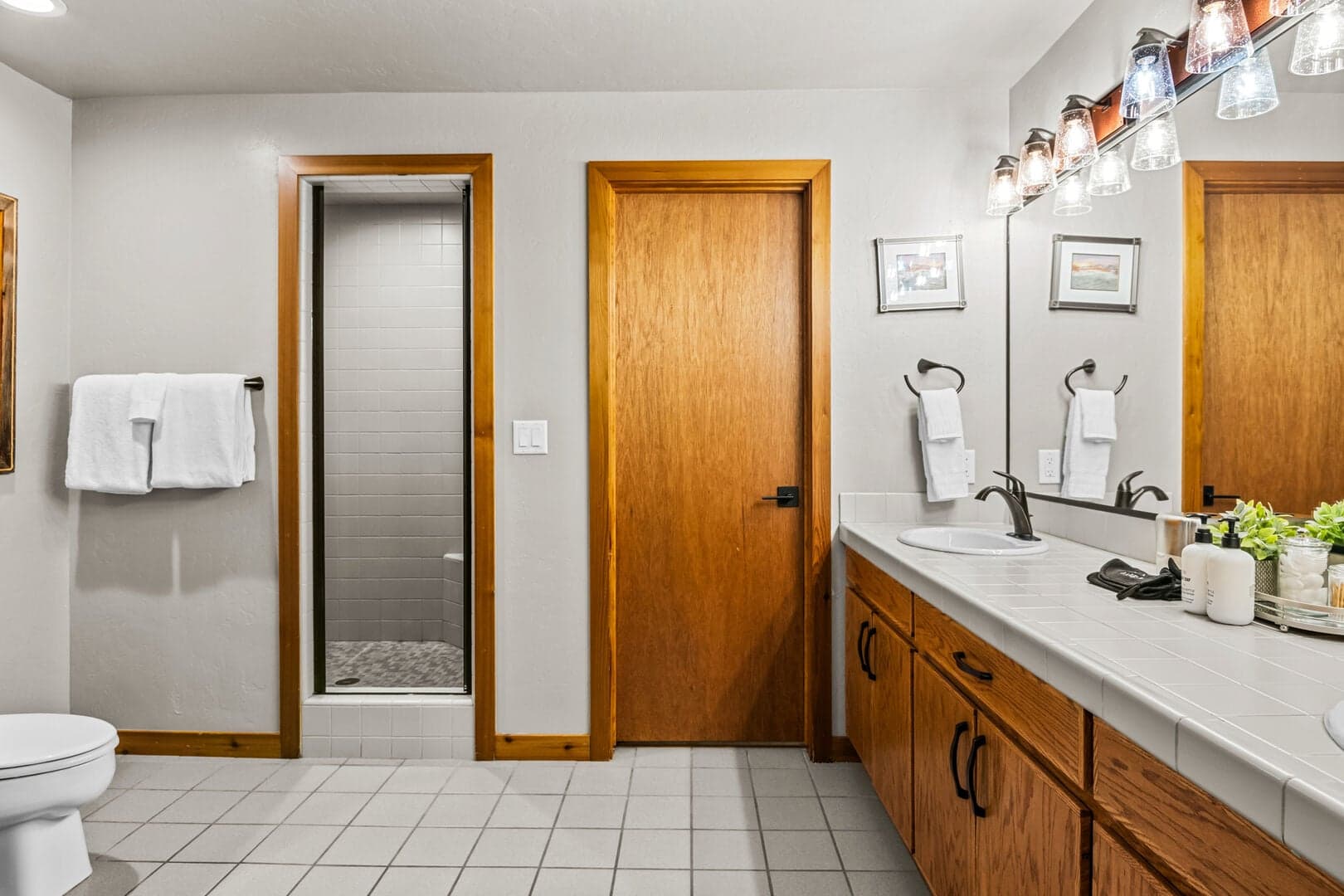 Bunk Room/Twin Room Full Bath