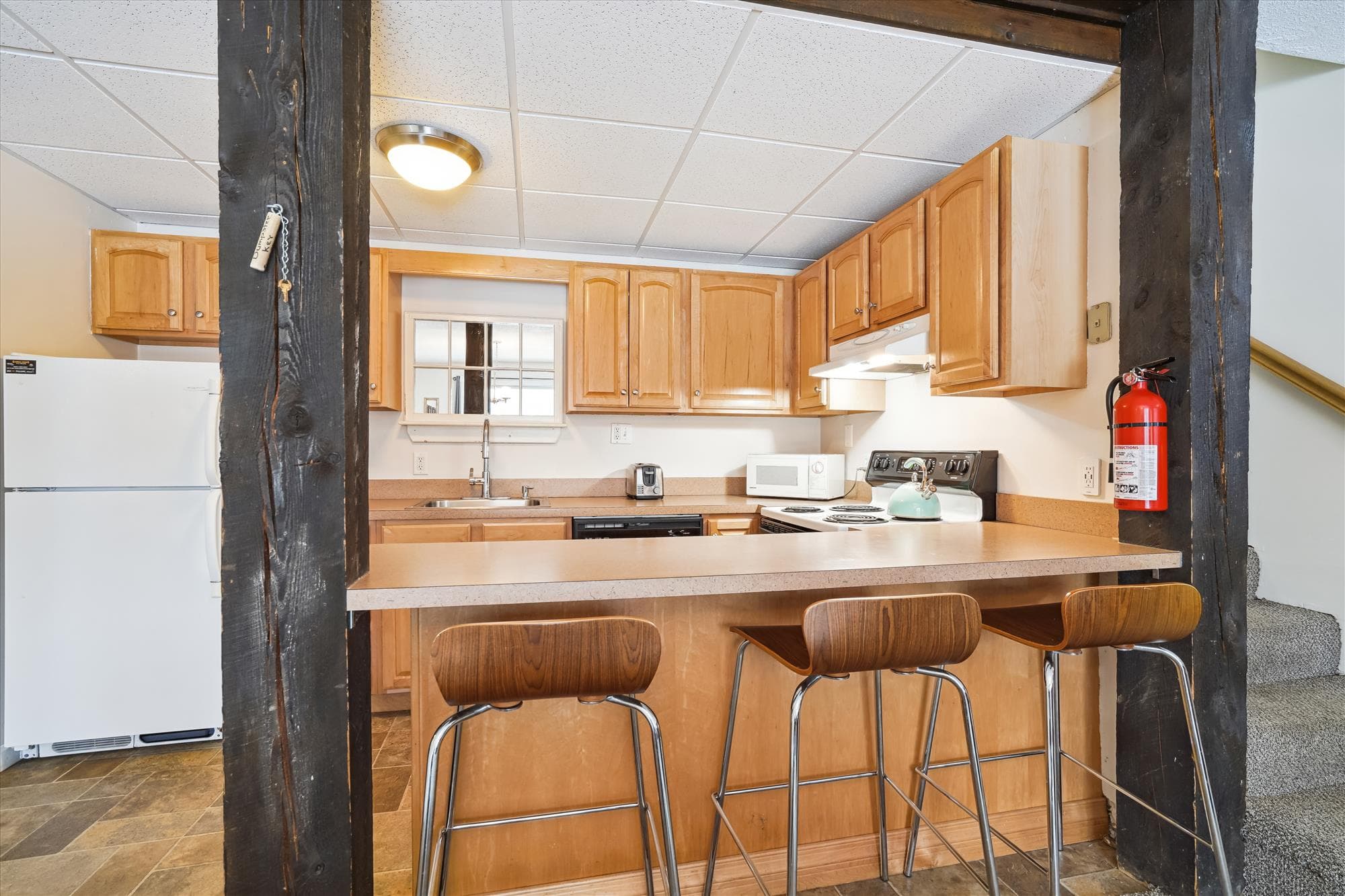 Breakfast bar for additional seating.