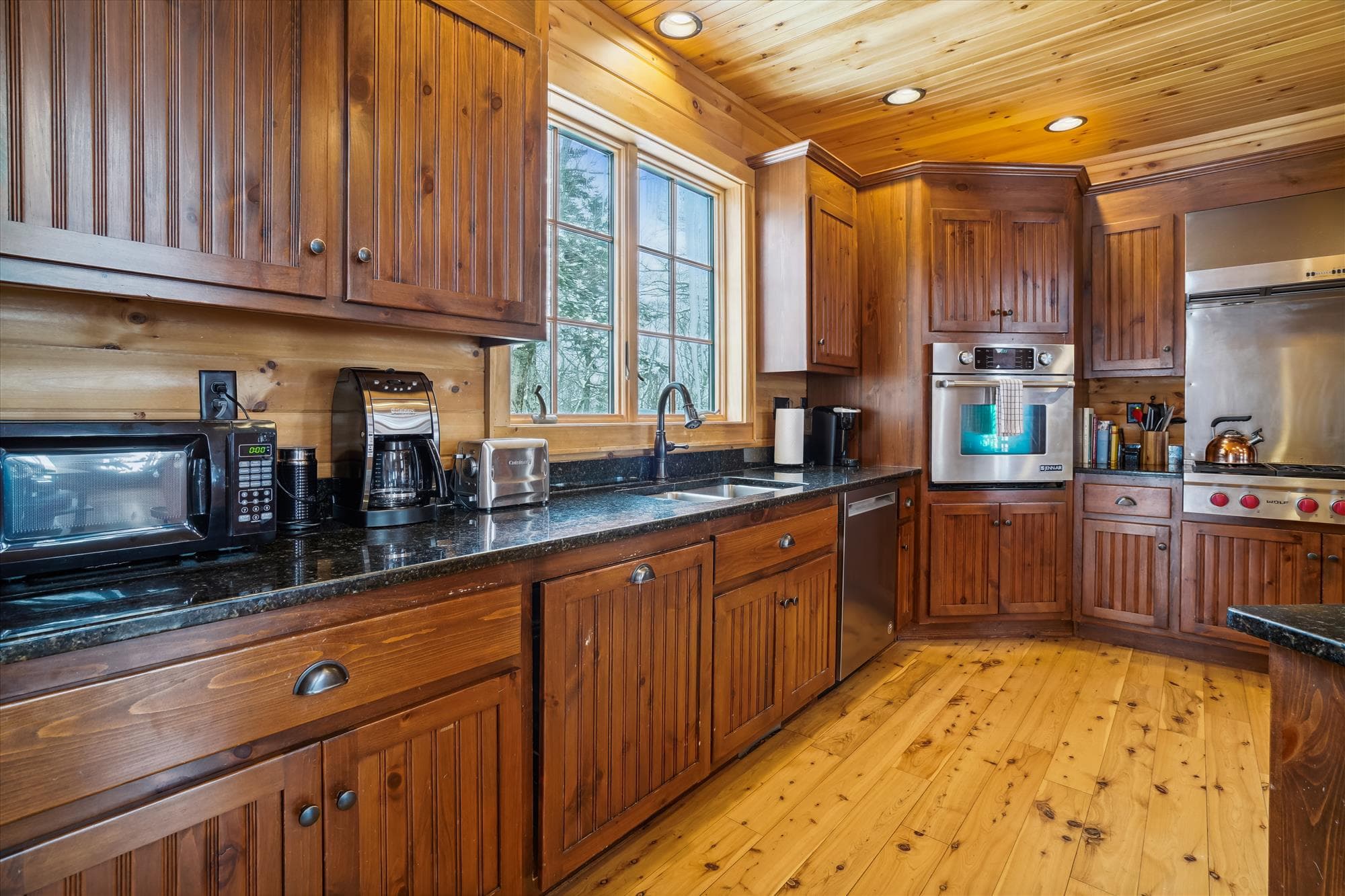 Gourmet kitchen for you to cook some great meals.