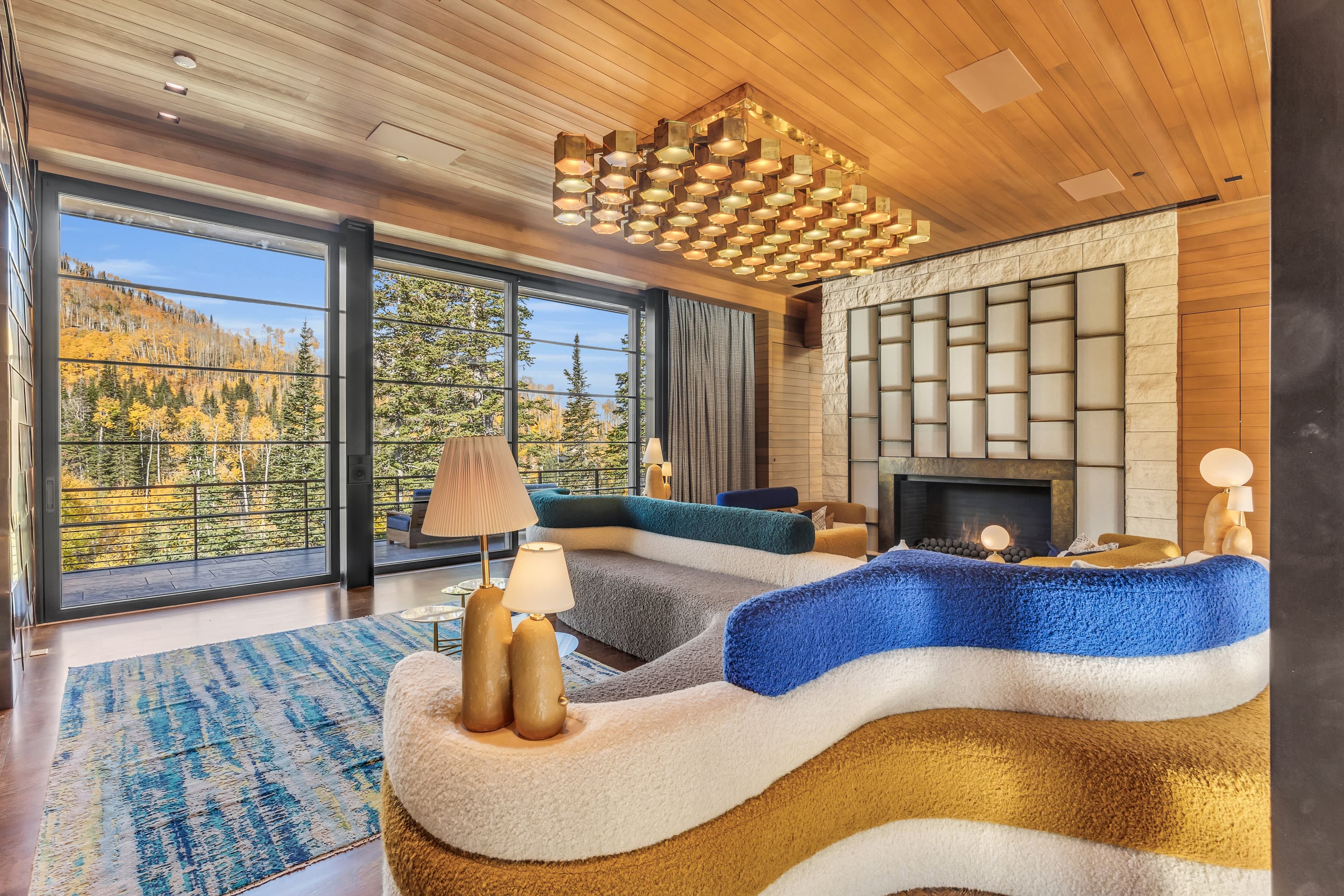 Our Luxury Park City Vacation Rentals Feature Mountain Views With Comfortable Seating.