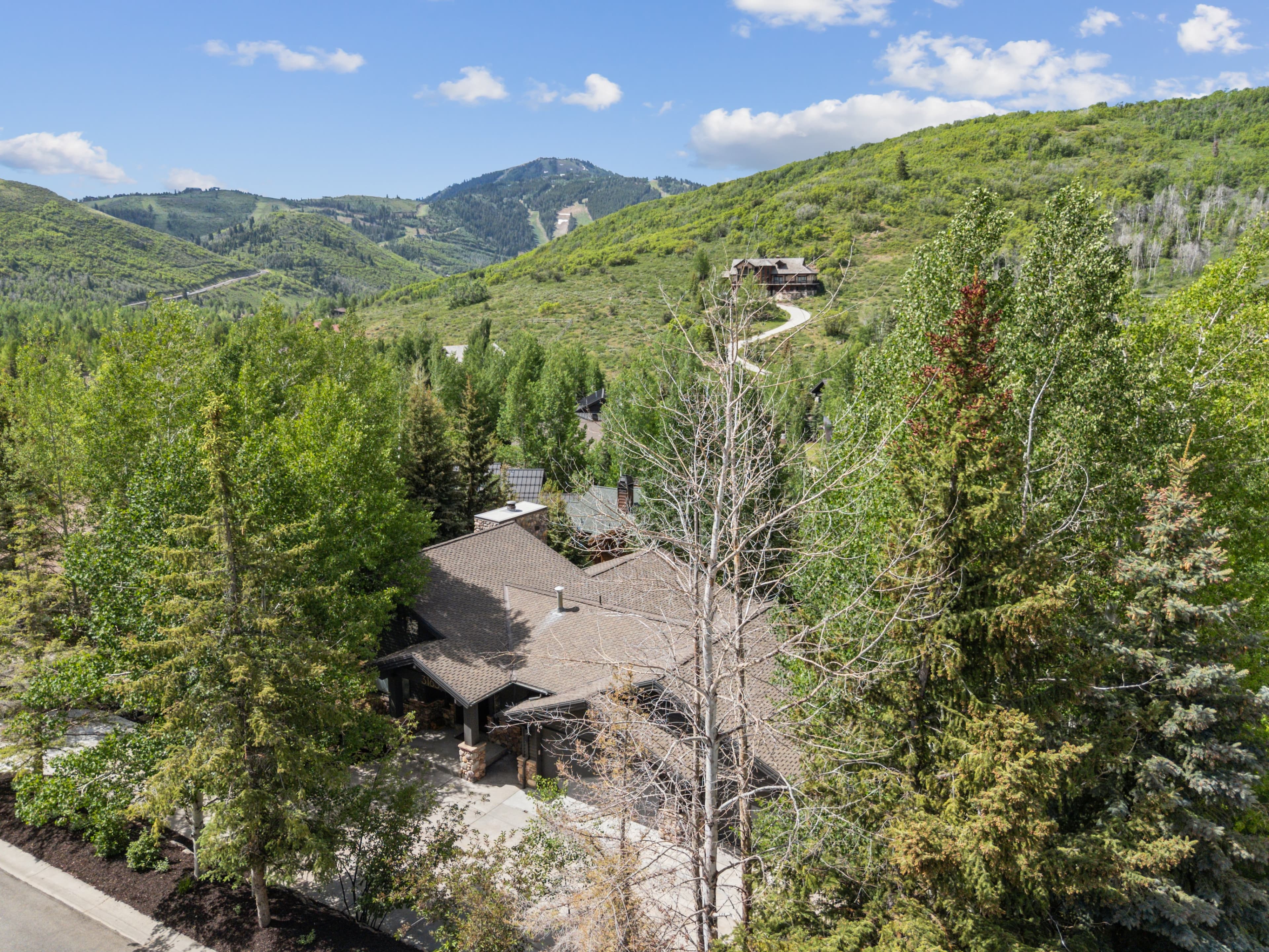 view of deer valley bliss and its proximity to the ski resorts