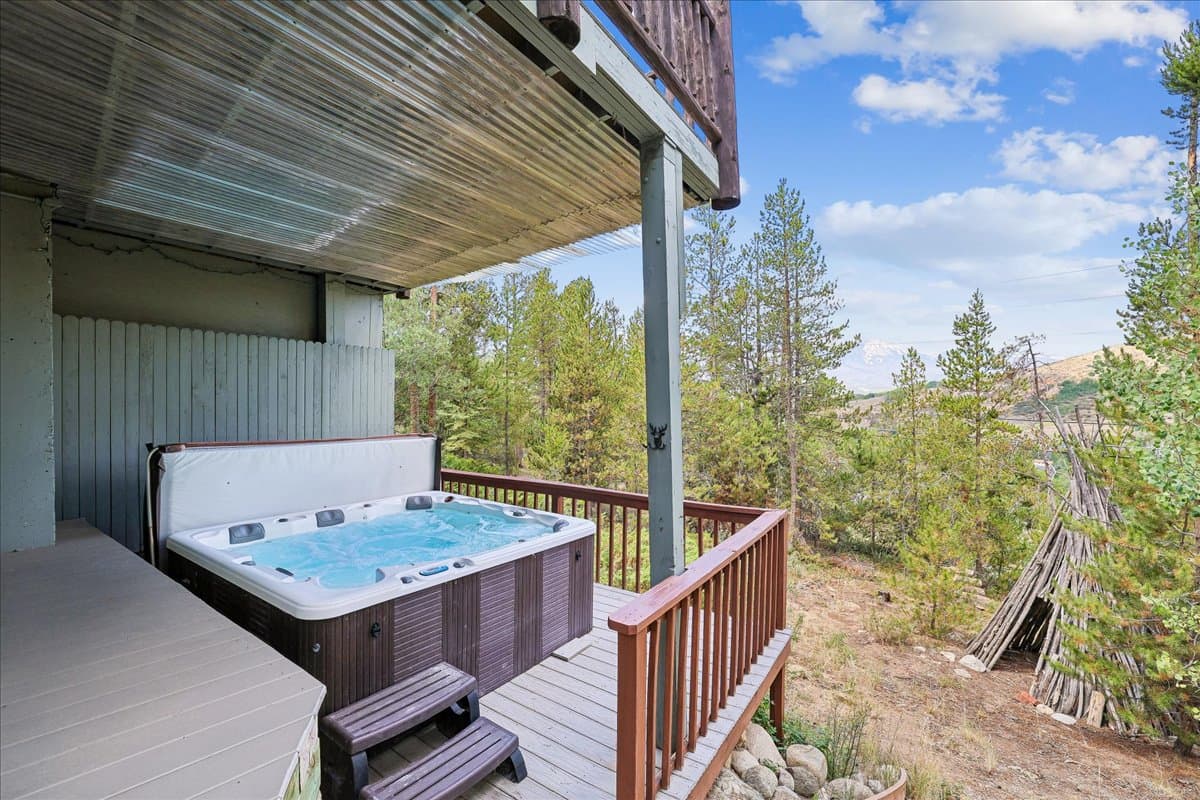 Hot Tub - Tenderfoot Basecamp - Dillon Vacation Rental