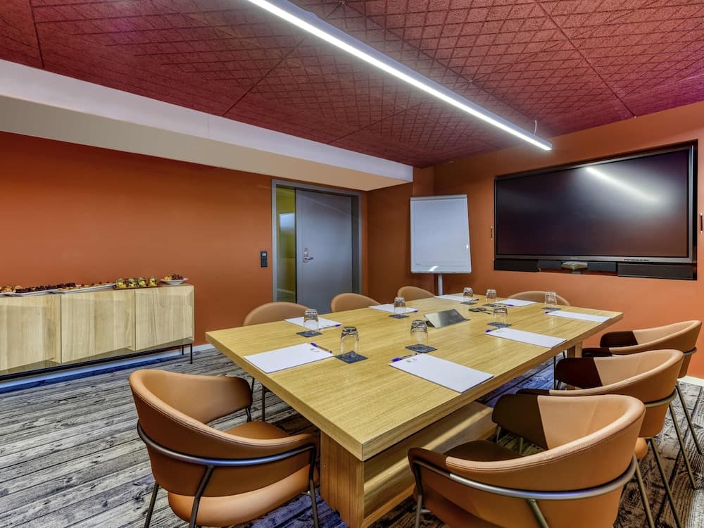 Meeting facility