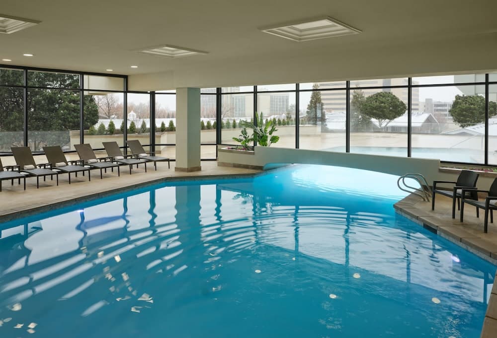 Indoor/outdoor pool