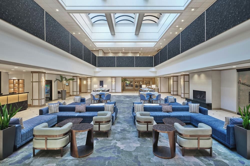 Lobby lounge