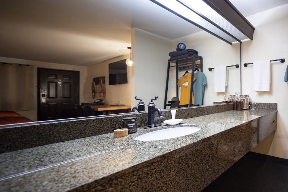 Bathroom sink