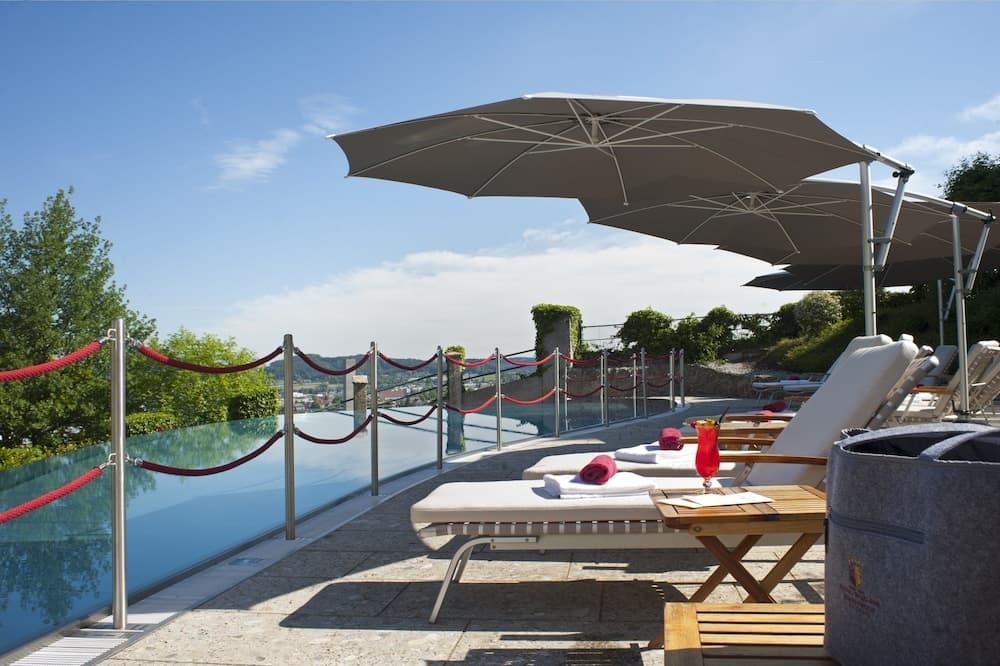 Infinity pool