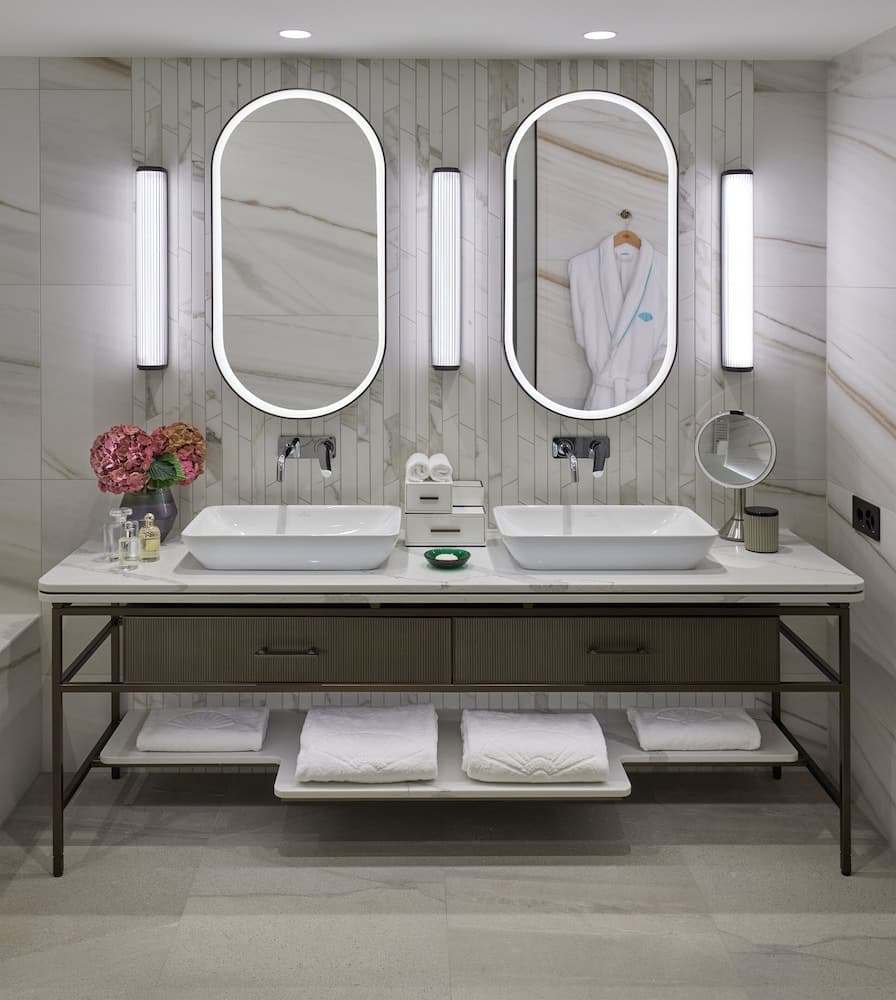Bathroom sink