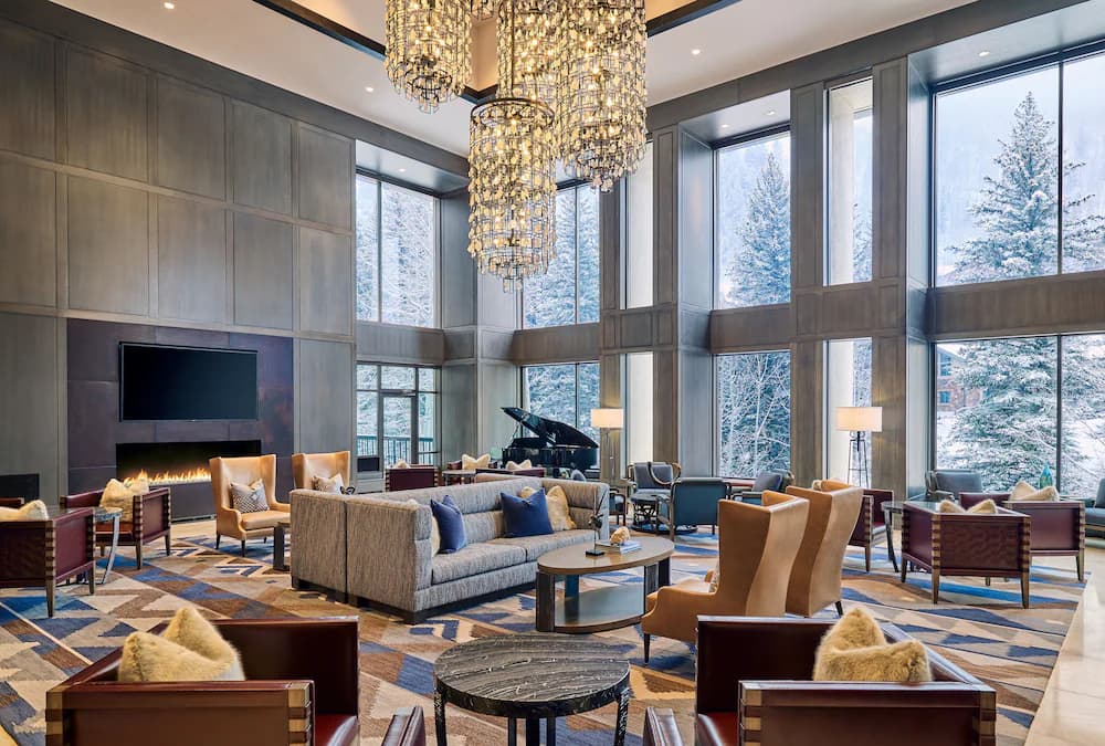 Lobby lounge