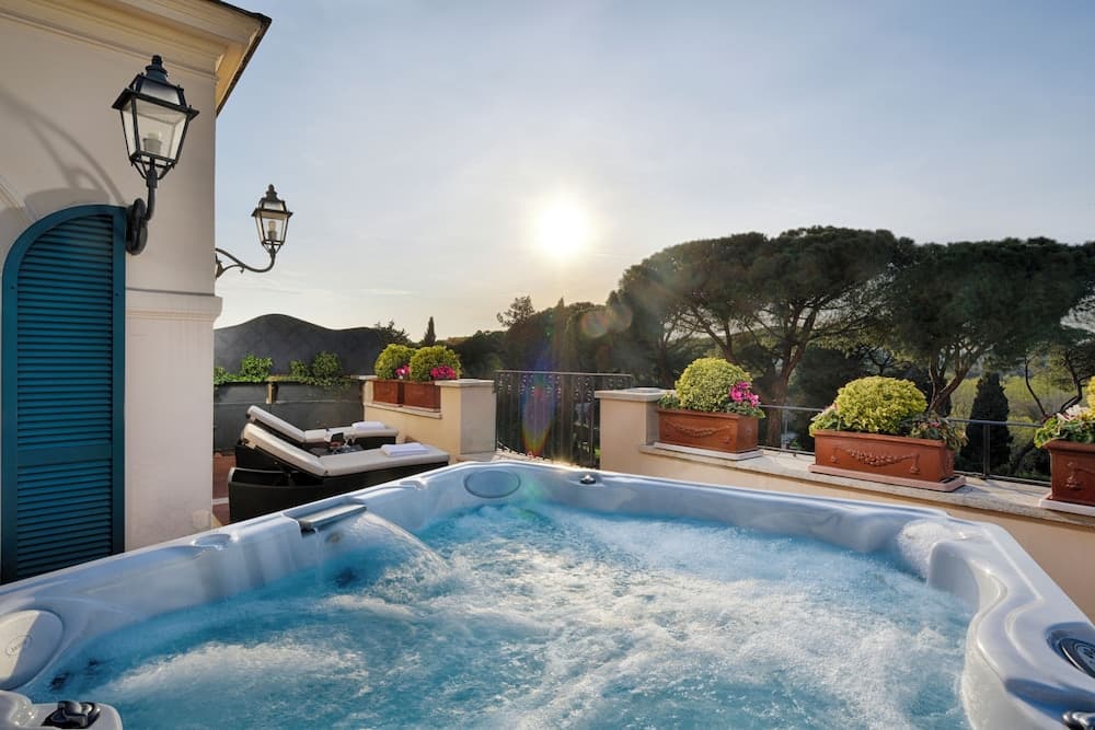 Private spa tub