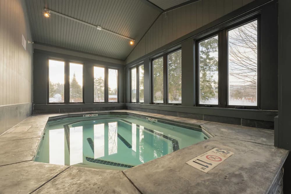 Indoor spa tub