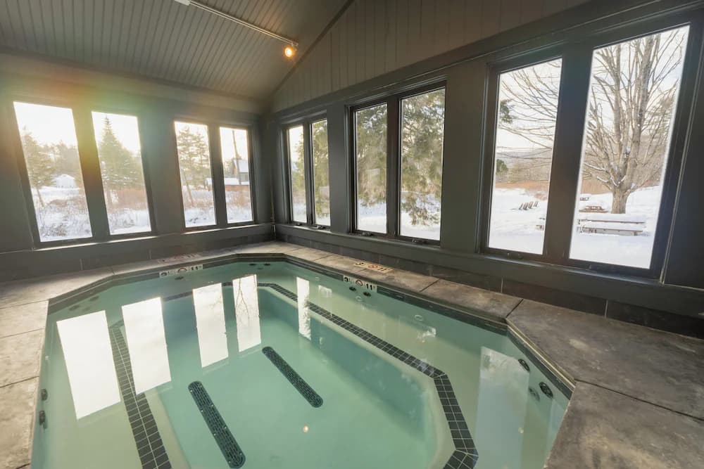 Indoor spa tub