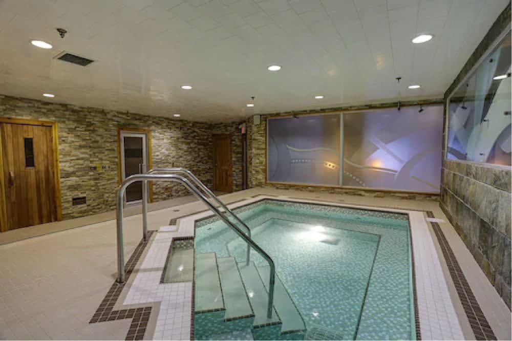 Indoor spa tub