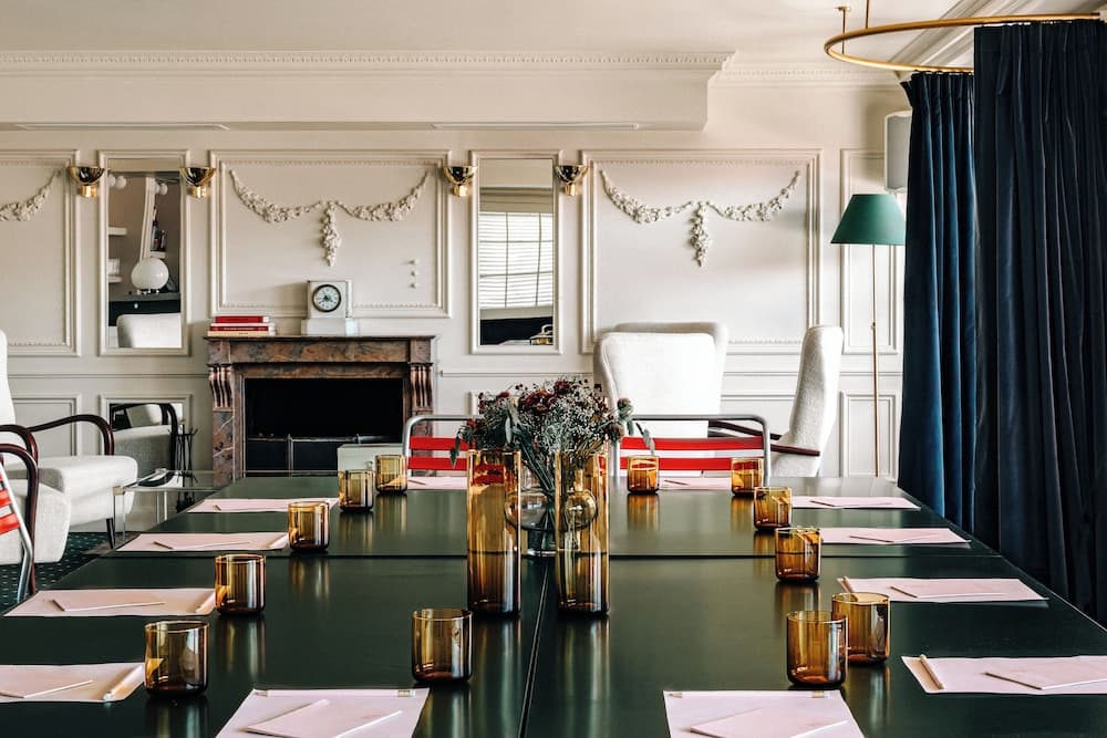 Meeting facility