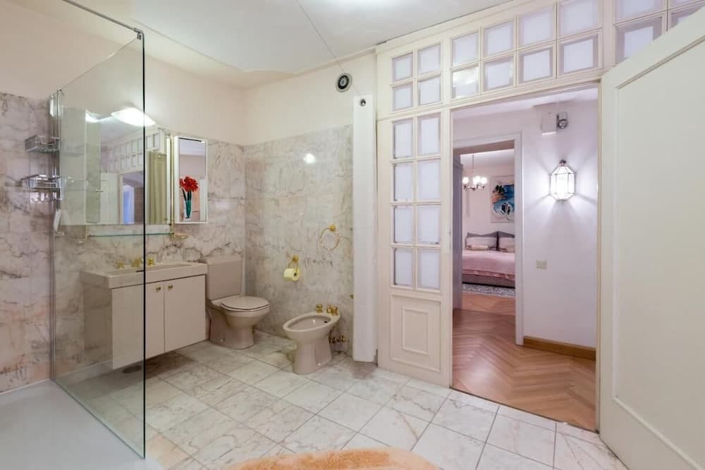 Bathroom shower
