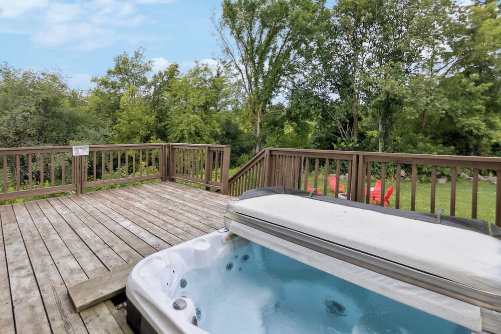 Private spa tub