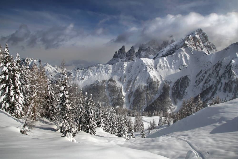 Snow and ski sports