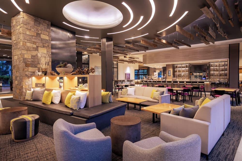 Lobby lounge