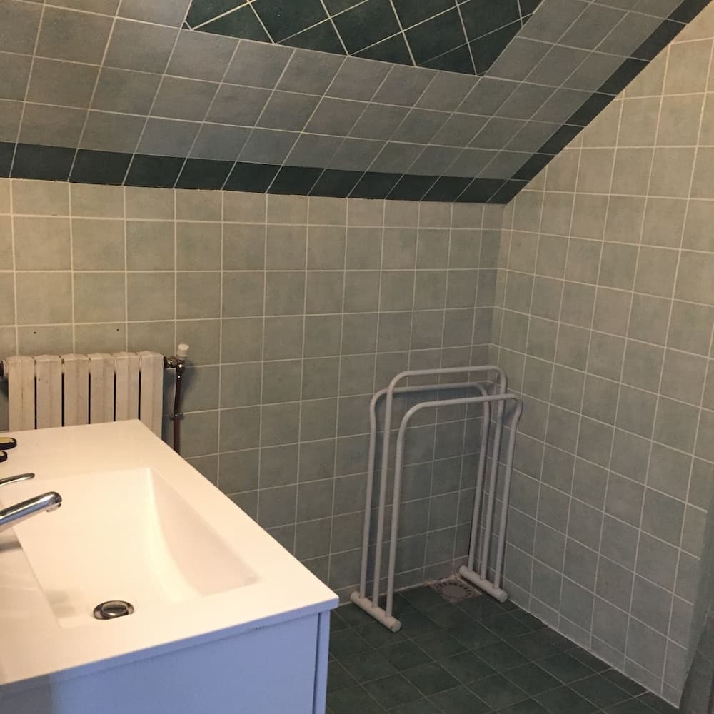 Bathroom sink