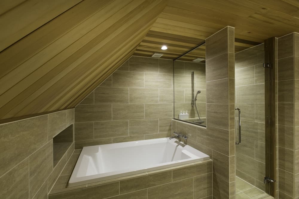 Jetted tub