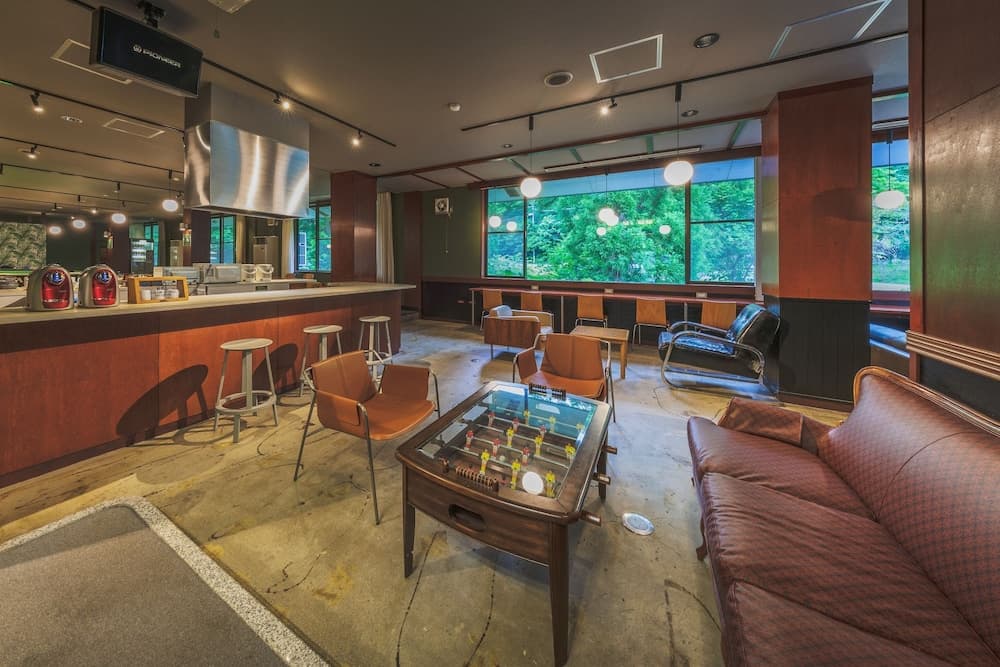 Lobby lounge