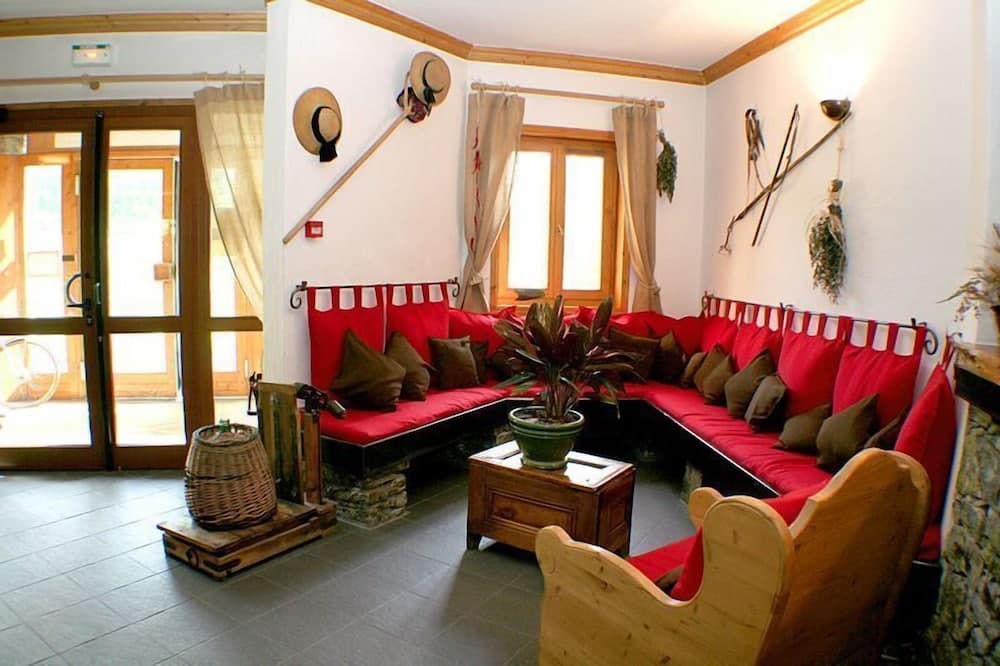 Lobby lounge