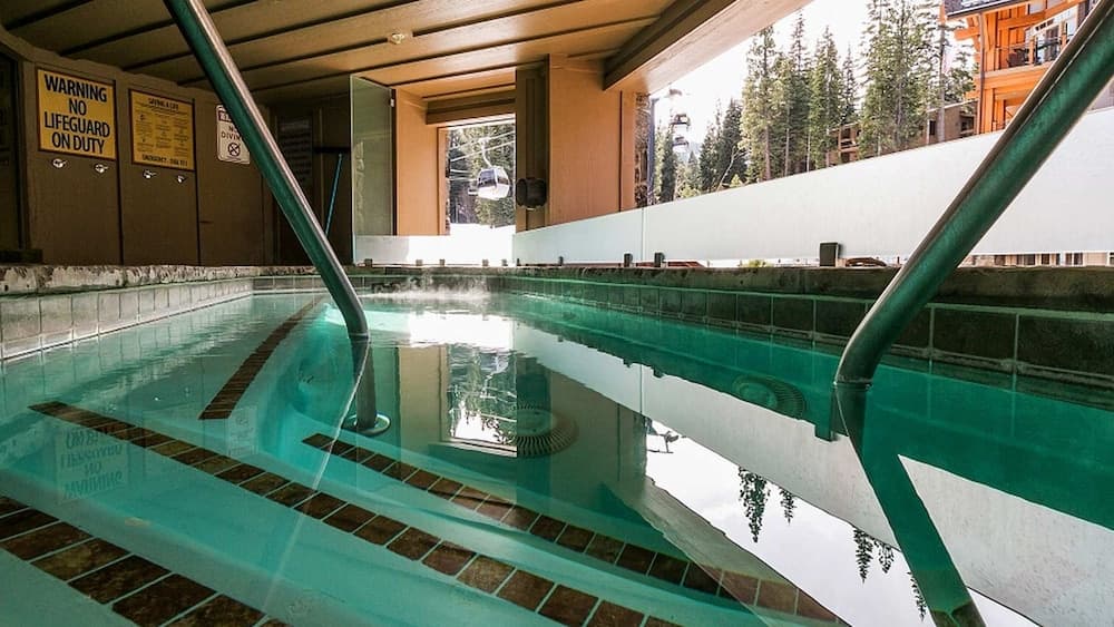 Indoor spa tub