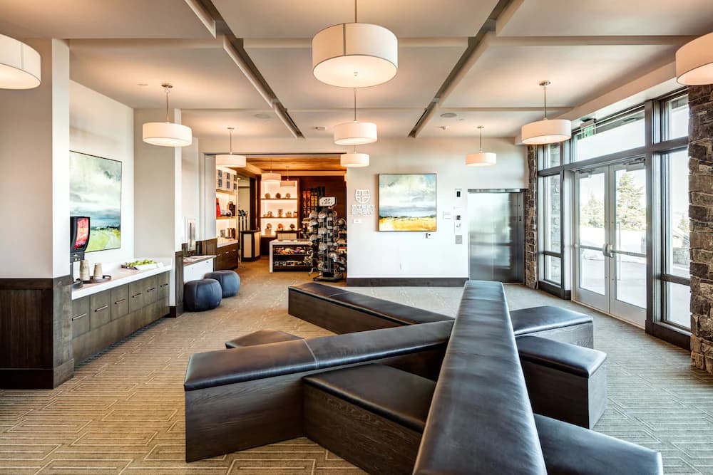 Lobby lounge
