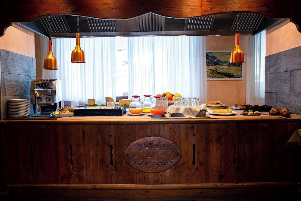 Breakfast buffet