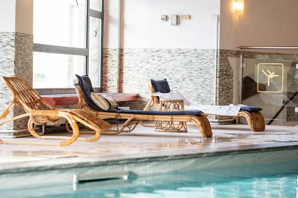 Exercise/lap pool