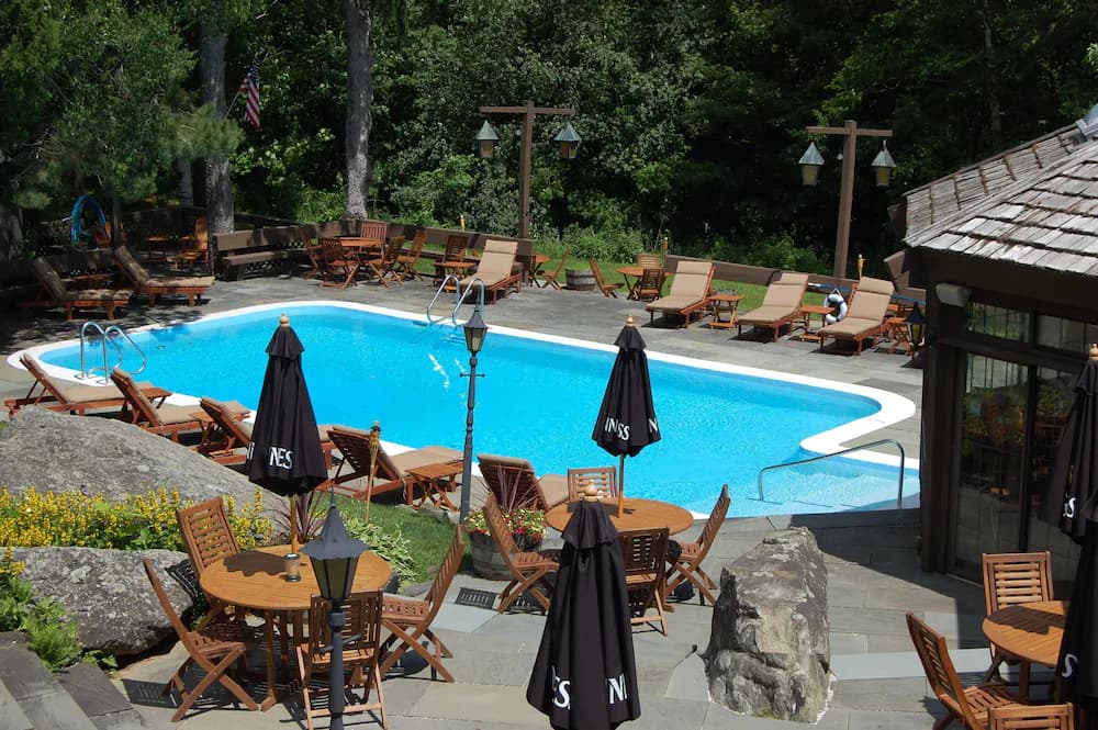 Poolside bar