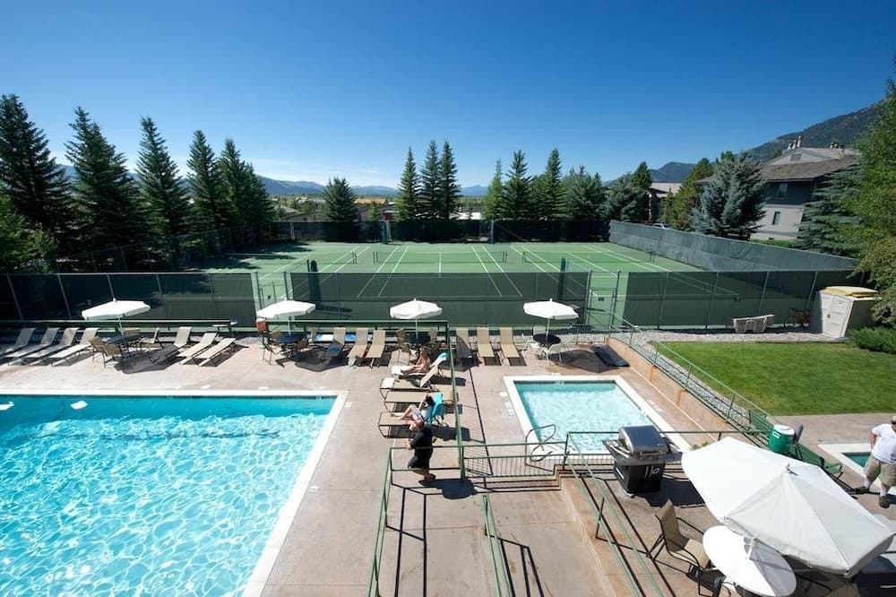 Tennis court