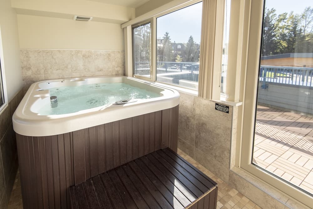 Private spa tub