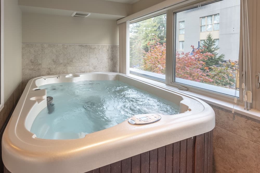 Private spa tub