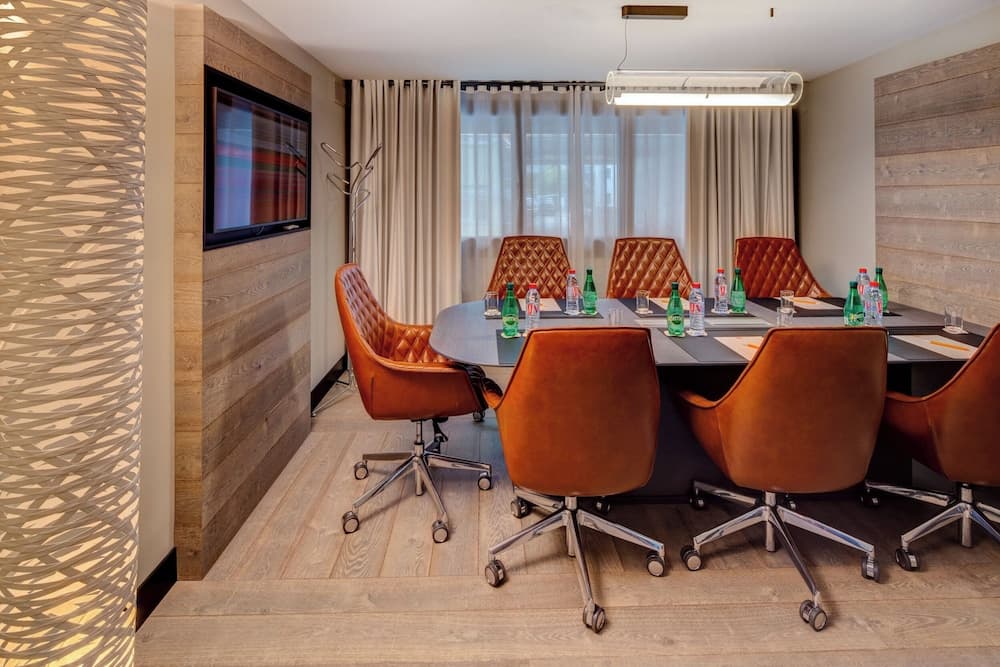 Meeting facility