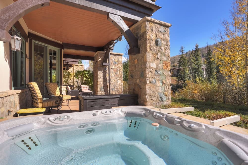 Private spa tub