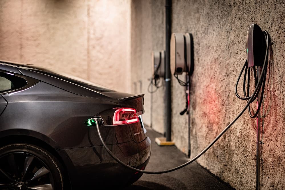 Electric vehicle charging station