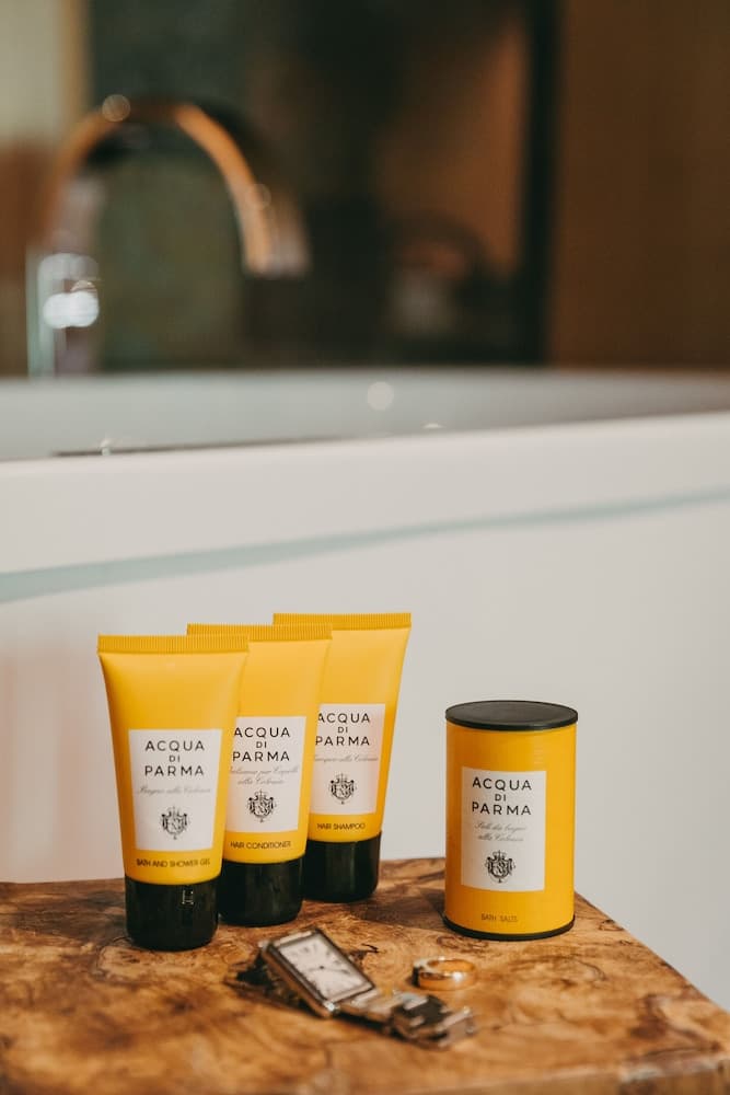 Bathroom amenities