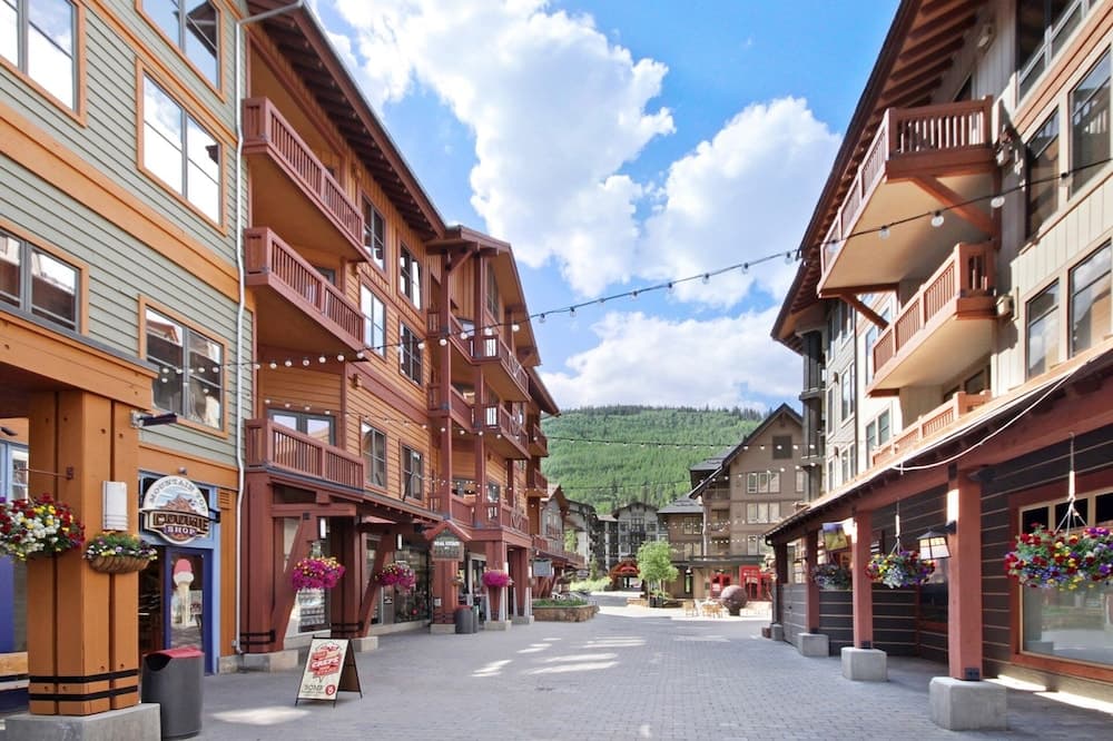 Shopping mall