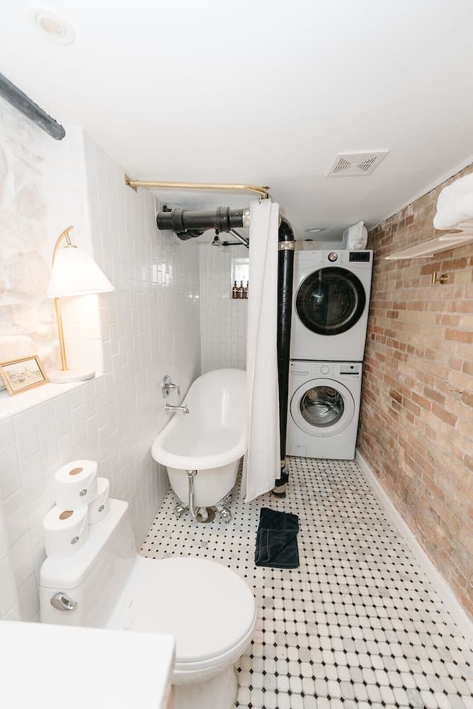 Deep soaking bathtub