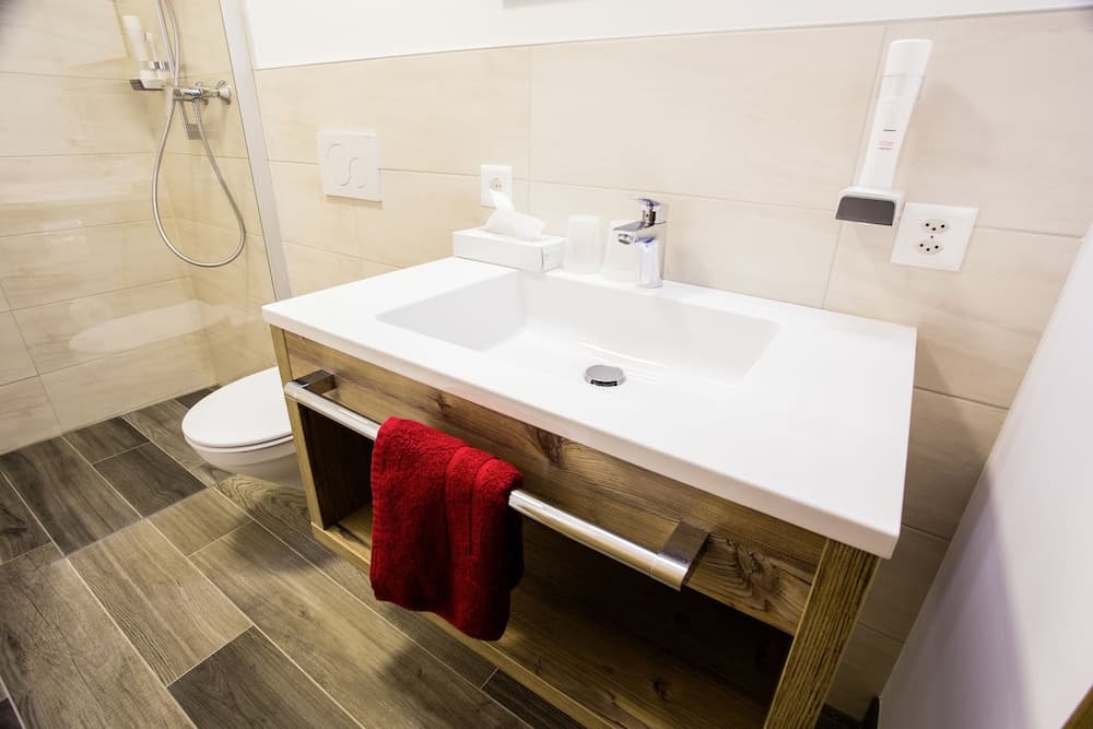 Bathroom sink