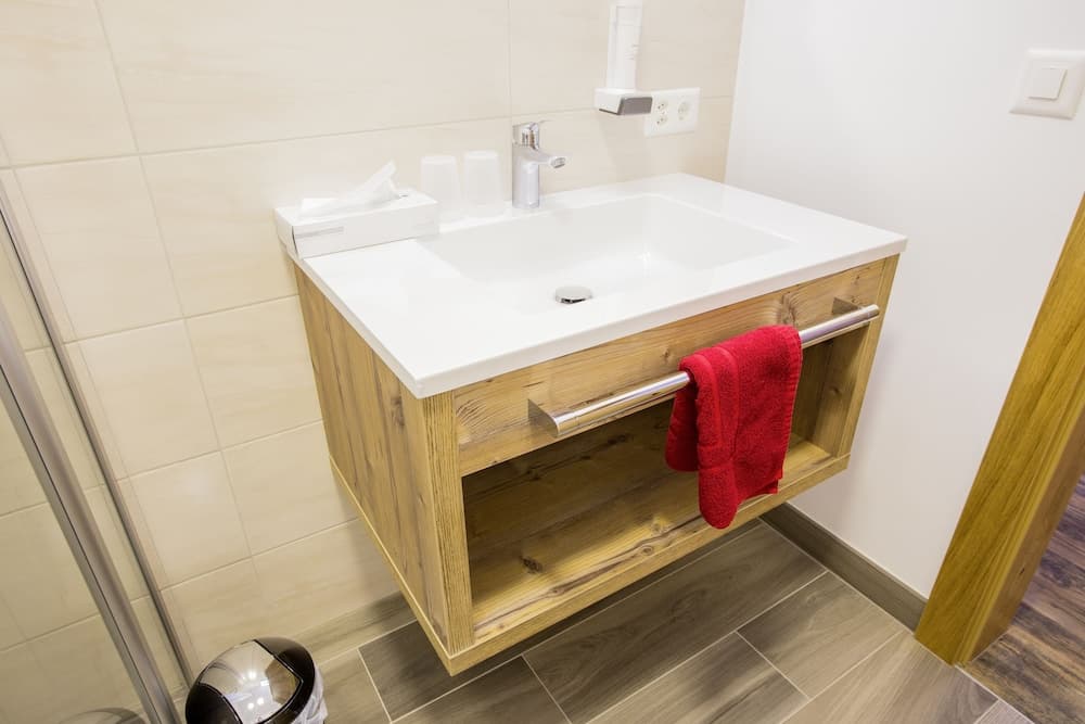 Bathroom sink