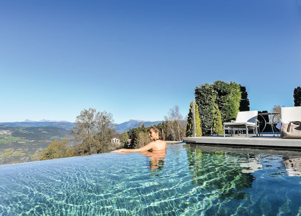 Infinity pool