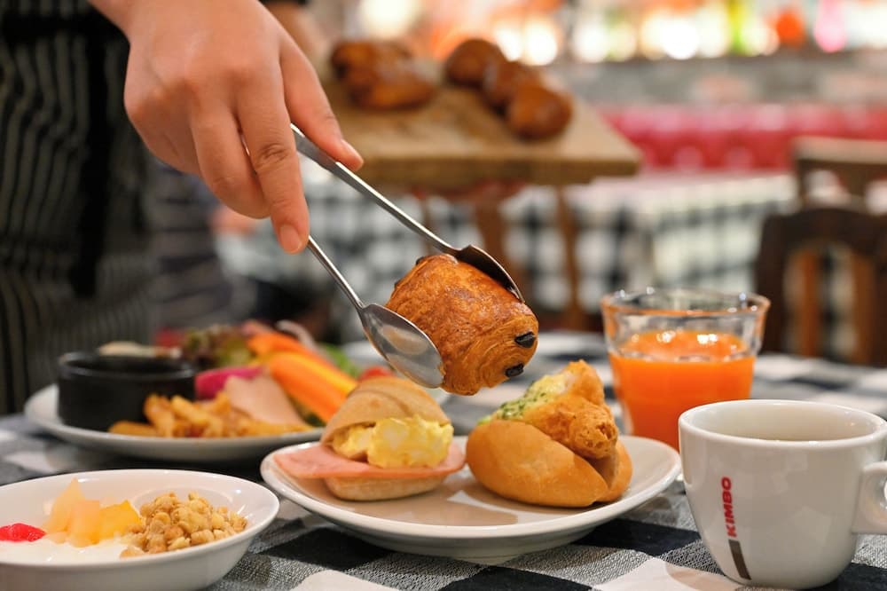 Breakfast buffet