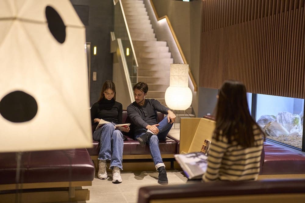 Lobby lounge