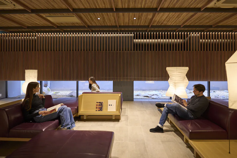 Lobby lounge