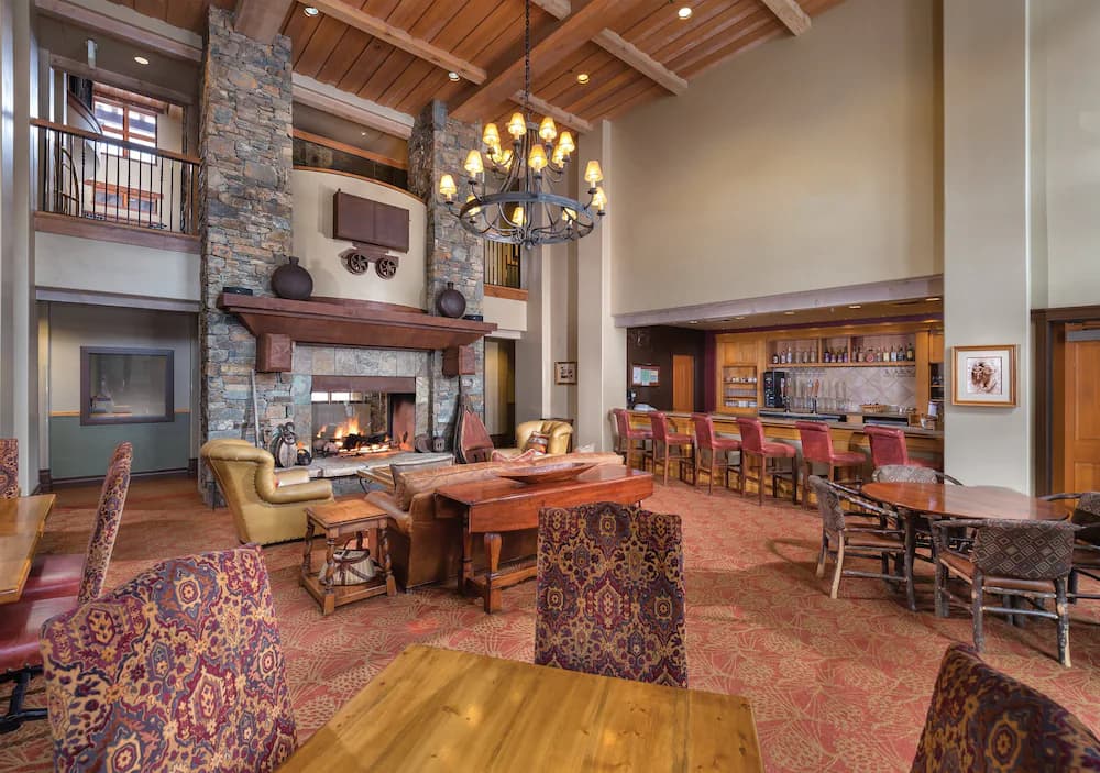 Lobby lounge